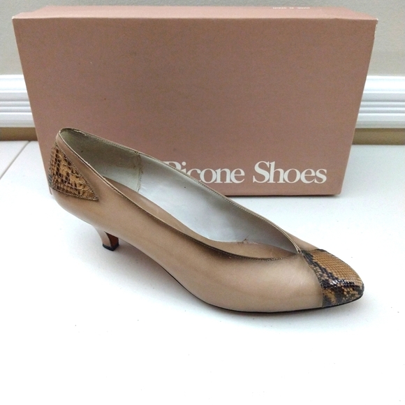 Evan Picone Shoes - VINTAGE NEVER WORN EVAN PICONE pump.
